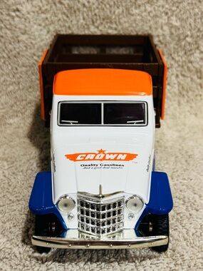 NIB SpecCast 1953 Willys Jeep Crown Gasolines Truck #75504 Mopar Licensed 1:25